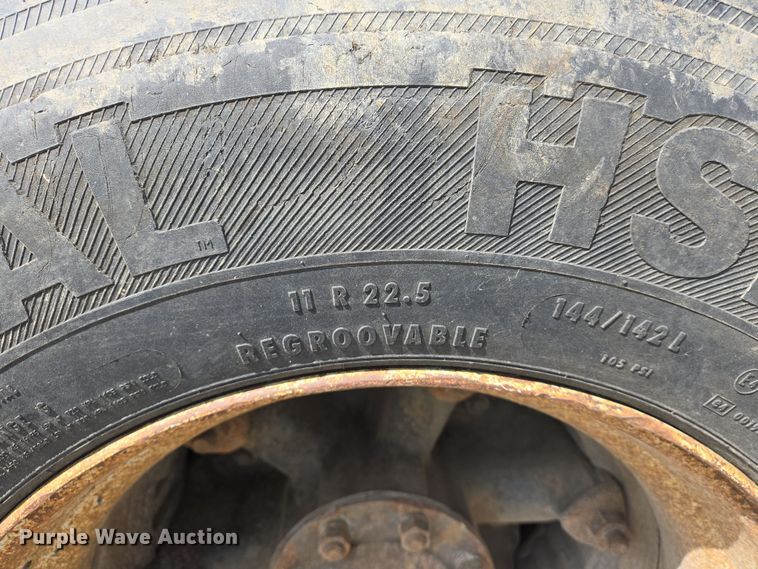 image for item EJ7514 1993 Ford LNT8000 dump truck