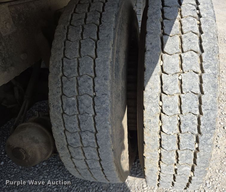 image for item EJ7514 1993 Ford LNT8000 dump truck