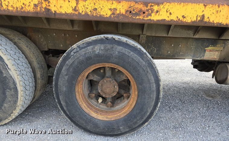 image for item EJ7514 1993 Ford LNT8000 dump truck