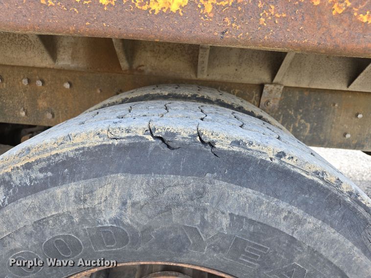 image for item EJ7514 1993 Ford LNT8000 dump truck