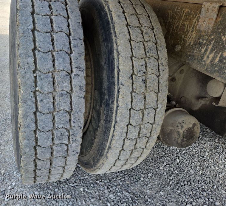 image for item EJ7514 1993 Ford LNT8000 dump truck