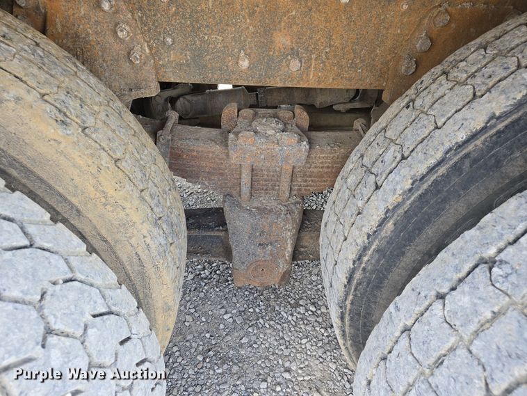 image for item EJ7514 1993 Ford LNT8000 dump truck