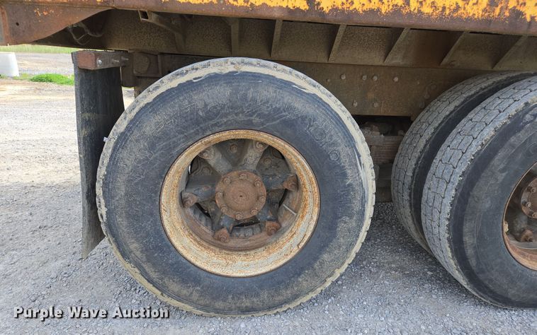 image for item EJ7514 1993 Ford LNT8000 dump truck