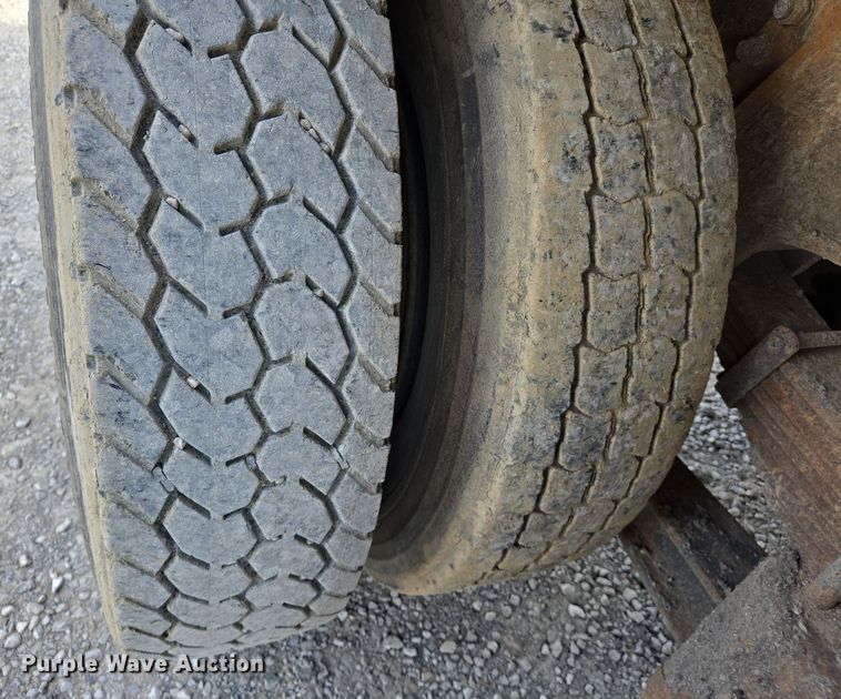 image for item EJ7514 1993 Ford LNT8000 dump truck