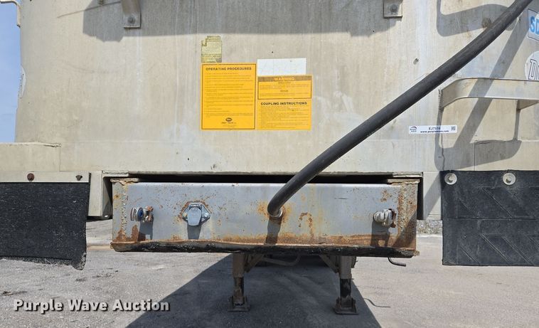 image for item EJ7516 1995 Dorsey 28-DAT end dump trailer
