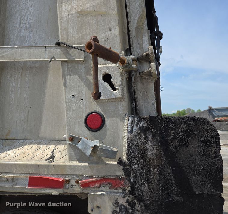image for item EJ7516 1995 Dorsey 28-DAT end dump trailer
