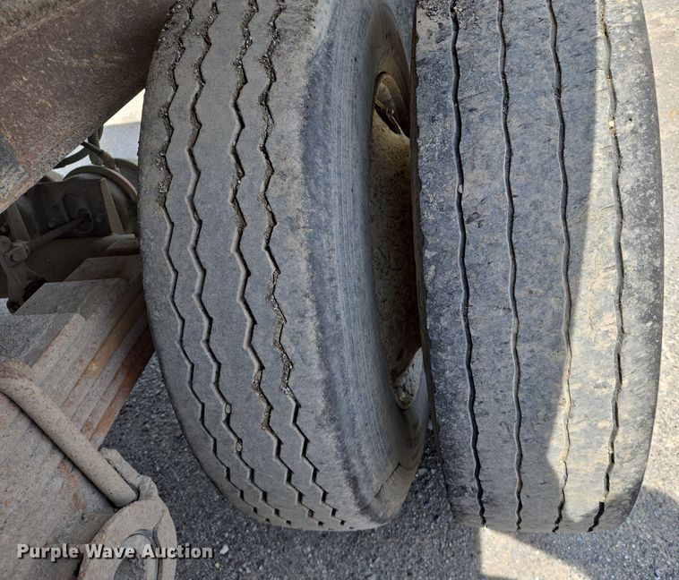 image for item EJ7516 1995 Dorsey 28-DAT end dump trailer