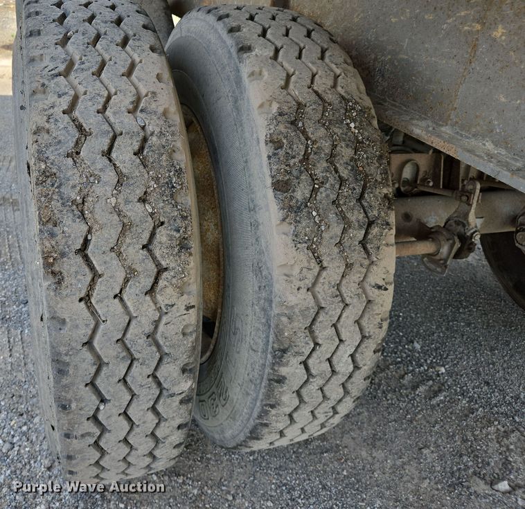 image for item EJ7516 1995 Dorsey 28-DAT end dump trailer