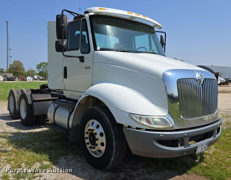 image for item EJ7534 2007 International 8600 semi truck