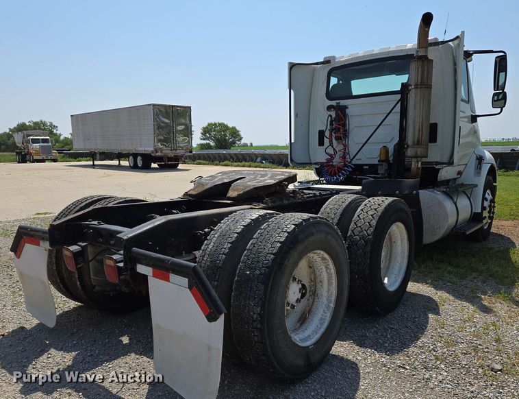 image for item EJ7534 2007 International 8600 semi truck
