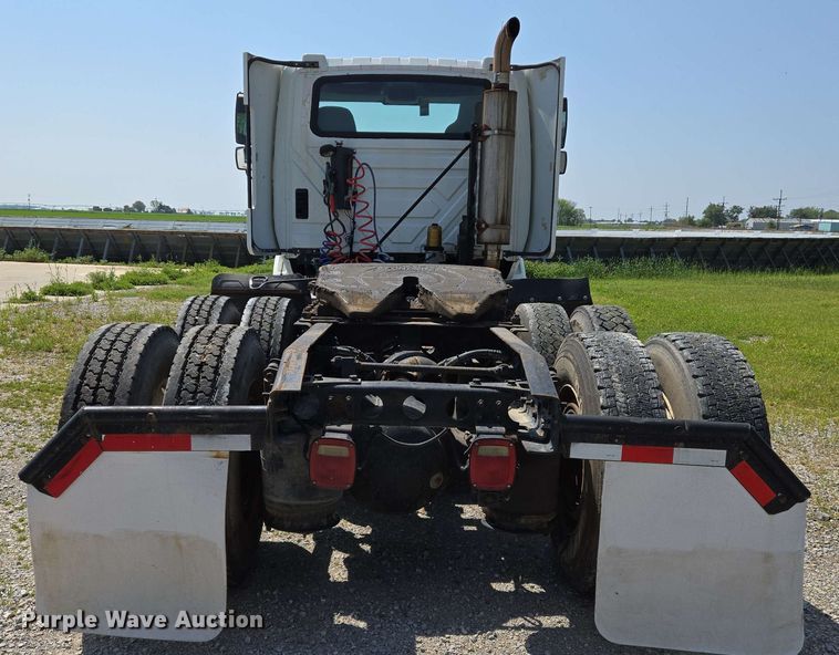 image for item EJ7534 2007 International 8600 semi truck