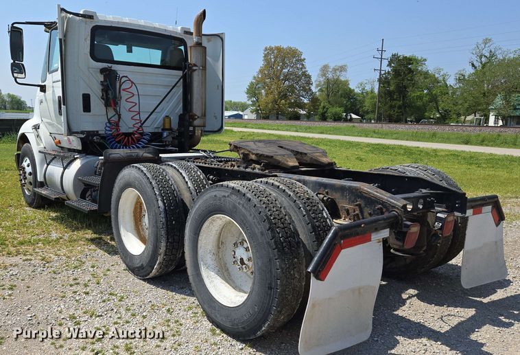 image for item EJ7534 2007 International 8600 semi truck