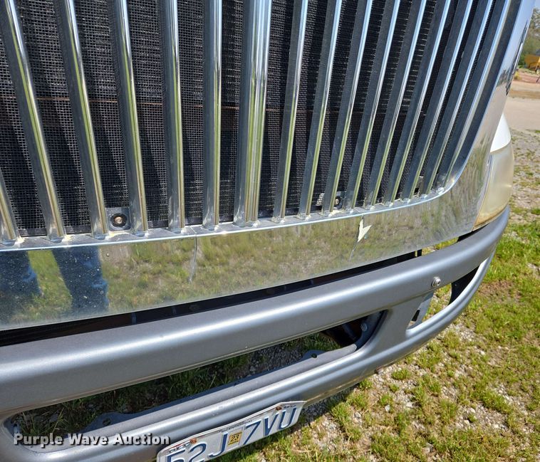 image for item EJ7534 2007 International 8600 semi truck