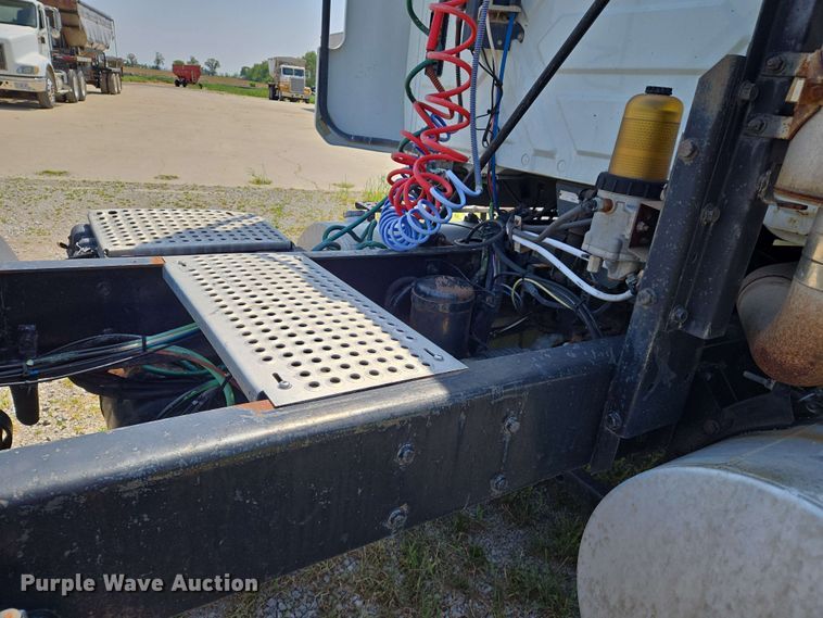 image for item EJ7534 2007 International 8600 semi truck