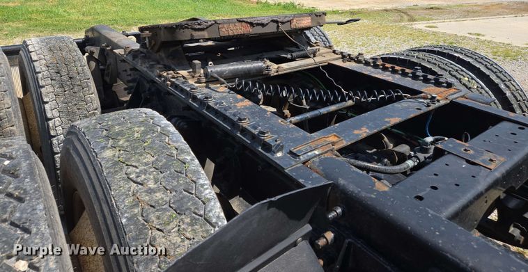 image for item EJ7534 2007 International 8600 semi truck