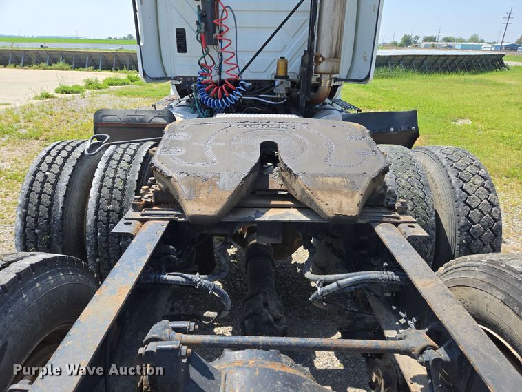 image for item EJ7534 2007 International 8600 semi truck