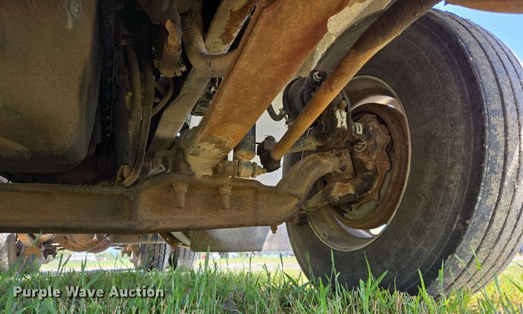 image for item EJ7534 2007 International 8600 semi truck