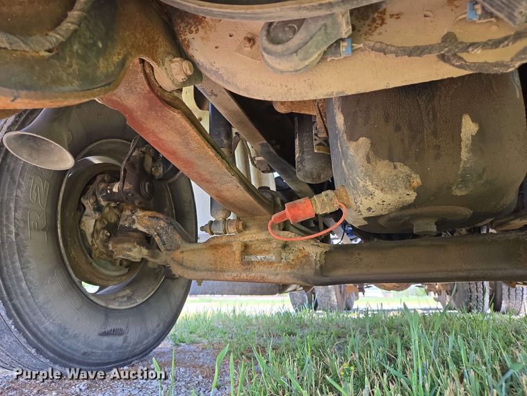 image for item EJ7534 2007 International 8600 semi truck