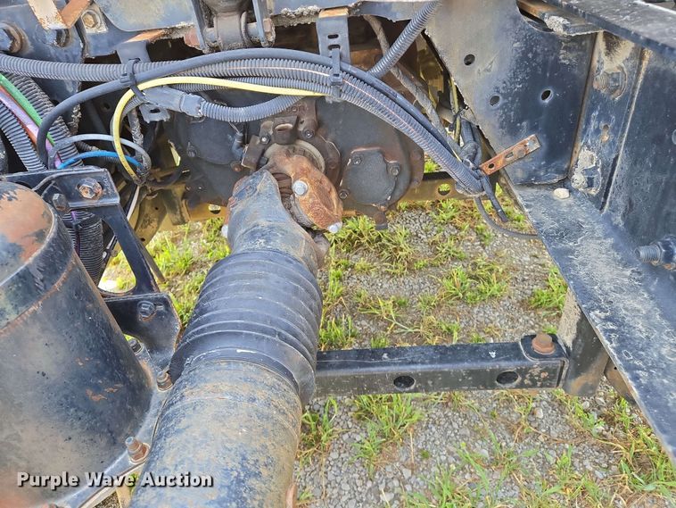 image for item EJ7534 2007 International 8600 semi truck