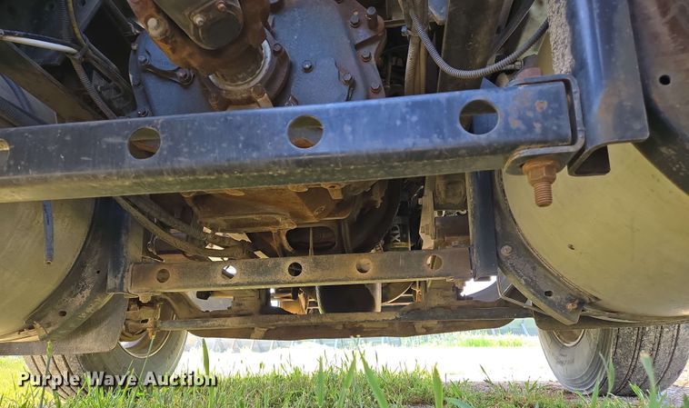 image for item EJ7534 2007 International 8600 semi truck