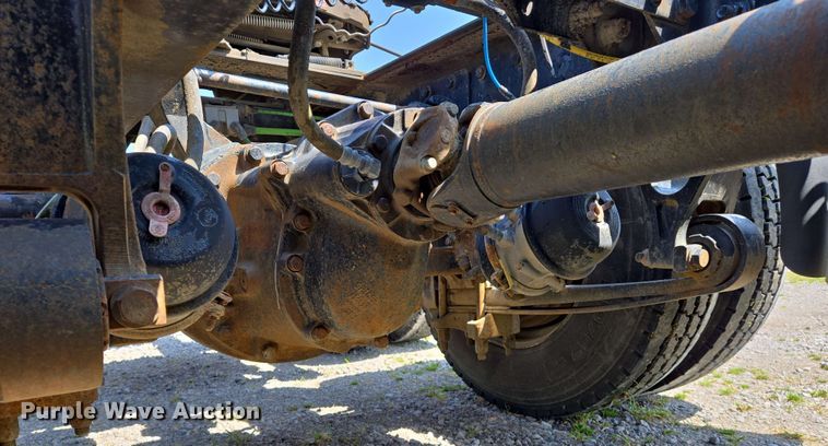 image for item EJ7534 2007 International 8600 semi truck