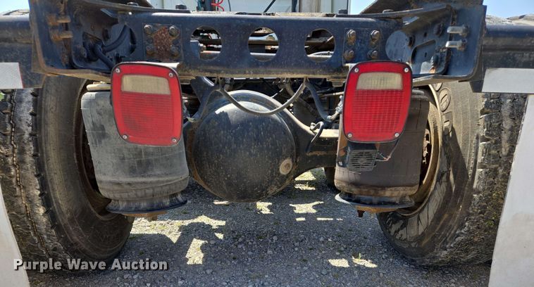 image for item EJ7534 2007 International 8600 semi truck