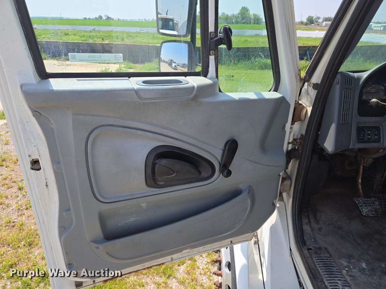 image for item EJ7534 2007 International 8600 semi truck