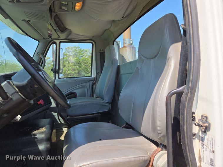 image for item EJ7534 2007 International 8600 semi truck