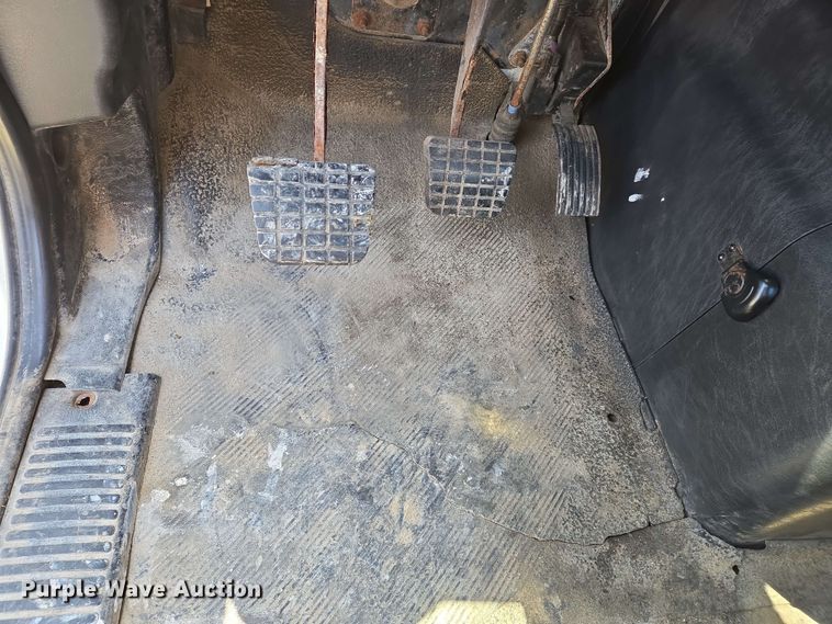 image for item EJ7534 2007 International 8600 semi truck