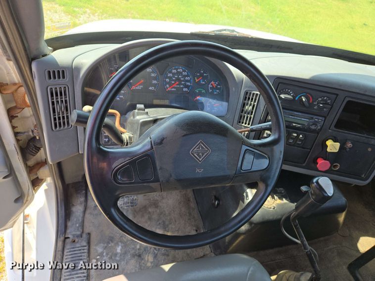 image for item EJ7534 2007 International 8600 semi truck