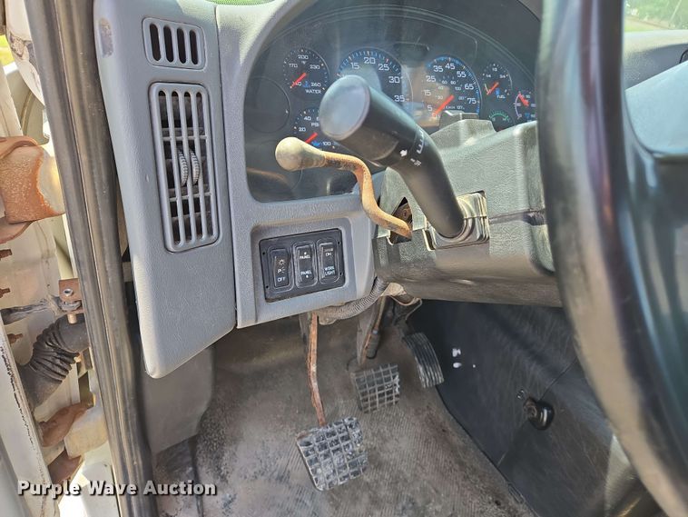 image for item EJ7534 2007 International 8600 semi truck