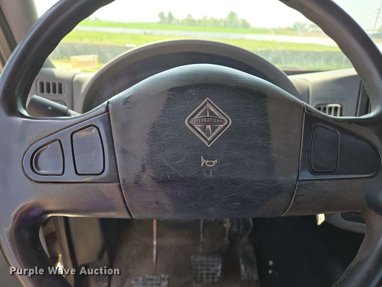 image for item EJ7534 2007 International 8600 semi truck