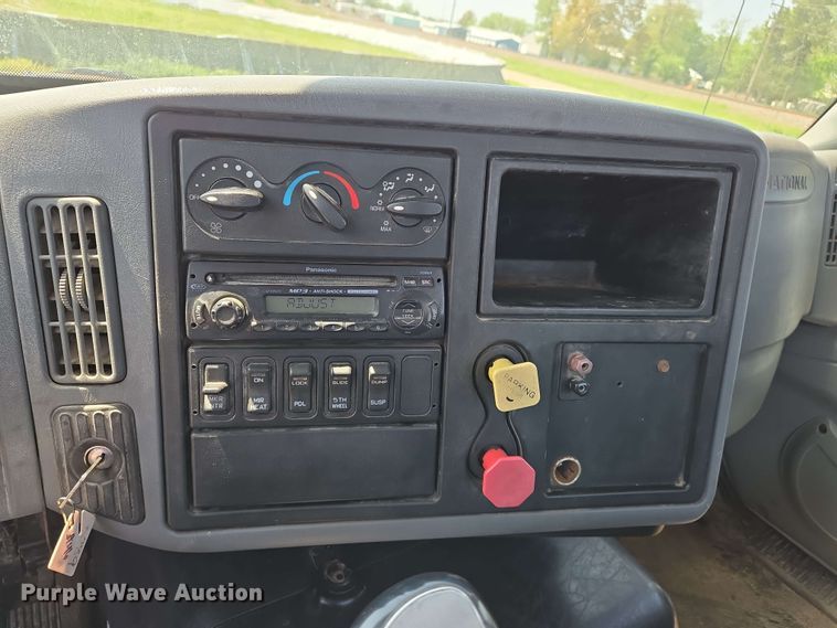 image for item EJ7534 2007 International 8600 semi truck