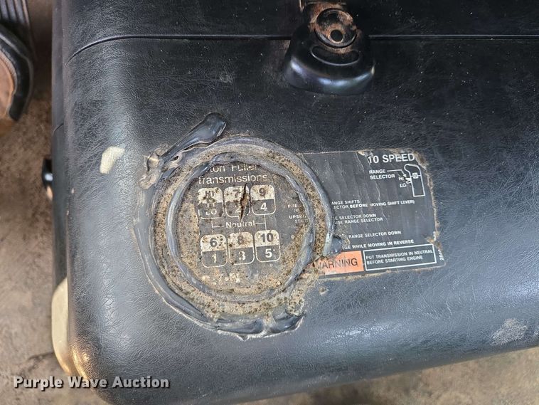 image for item EJ7534 2007 International 8600 semi truck