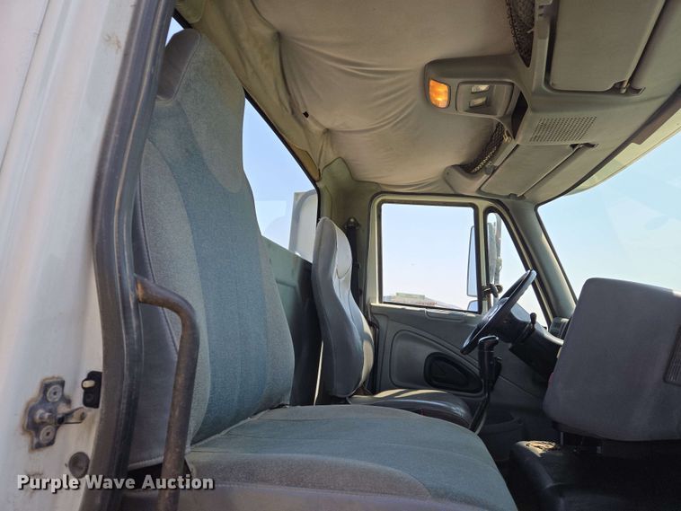 image for item EJ7534 2007 International 8600 semi truck