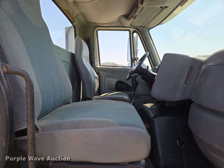 image for item EJ7534 2007 International 8600 semi truck