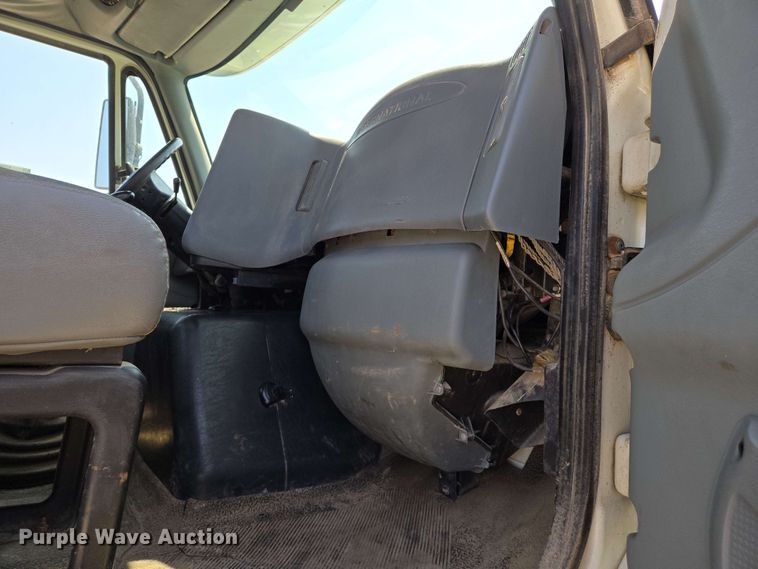 image for item EJ7534 2007 International 8600 semi truck
