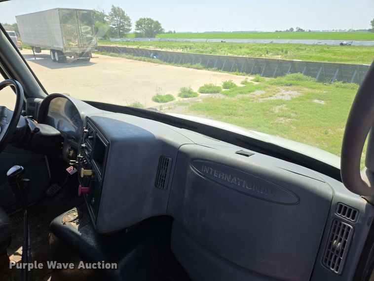 image for item EJ7534 2007 International 8600 semi truck