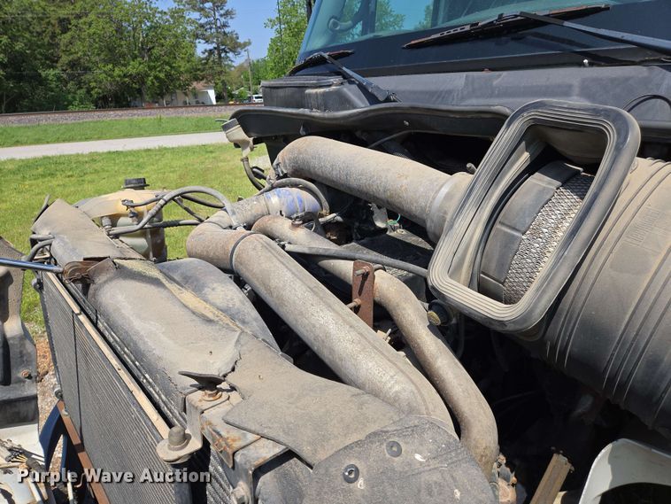 image for item EJ7534 2007 International 8600 semi truck