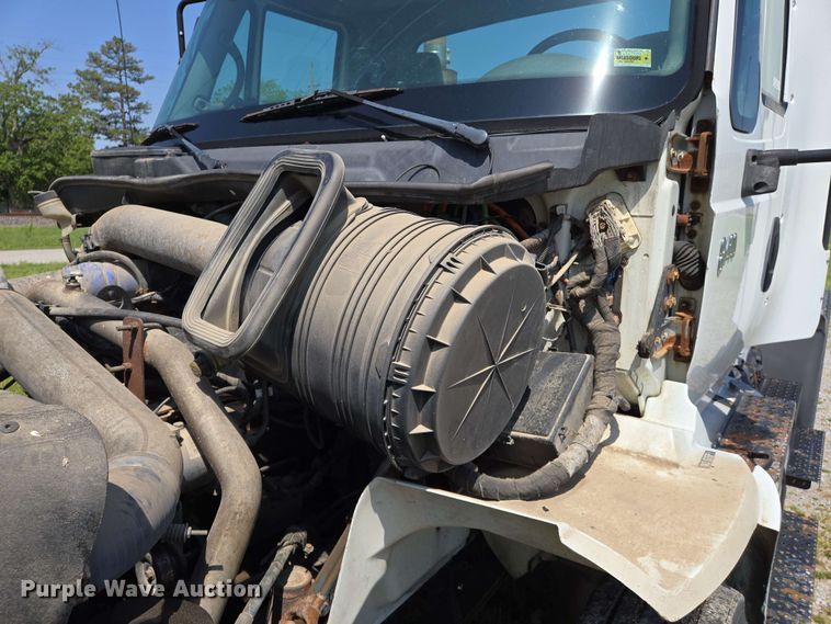 image for item EJ7534 2007 International 8600 semi truck