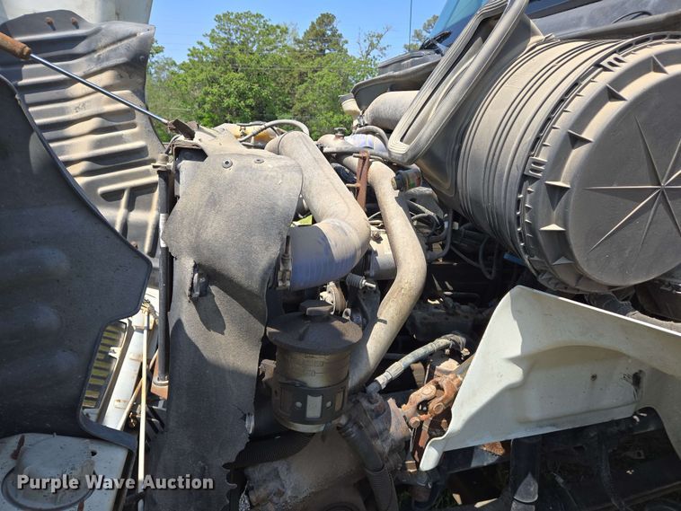 image for item EJ7534 2007 International 8600 semi truck