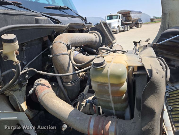 image for item EJ7534 2007 International 8600 semi truck