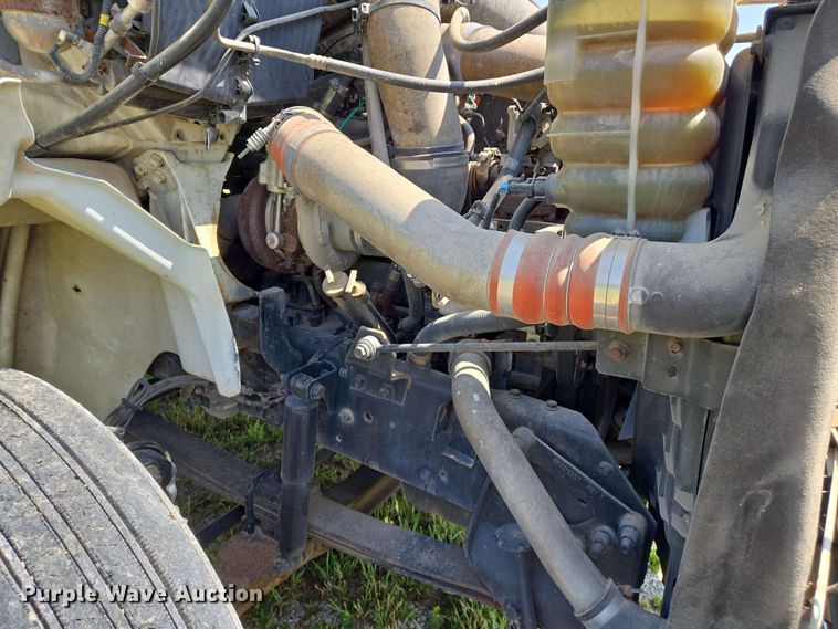 image for item EJ7534 2007 International 8600 semi truck