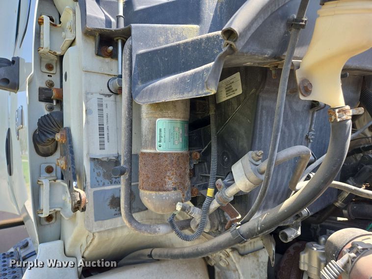 image for item EJ7534 2007 International 8600 semi truck