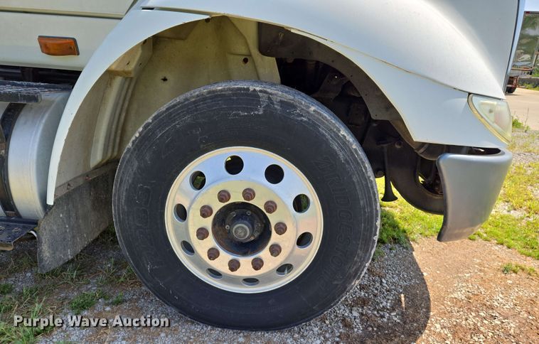 image for item EJ7534 2007 International 8600 semi truck