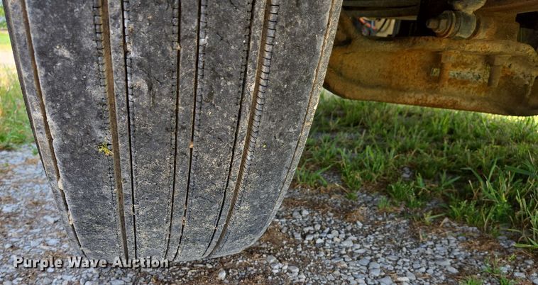 image for item EJ7534 2007 International 8600 semi truck