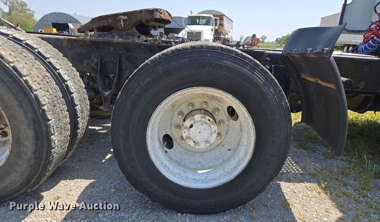 image for item EJ7534 2007 International 8600 semi truck