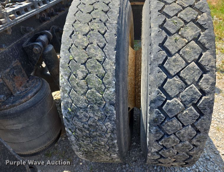 image for item EJ7534 2007 International 8600 semi truck