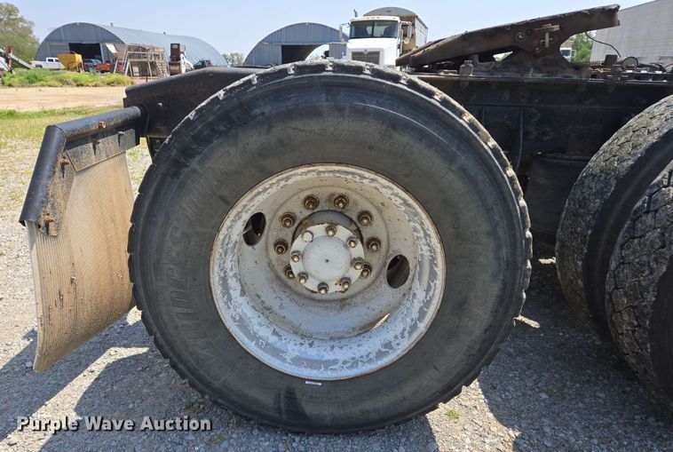 image for item EJ7534 2007 International 8600 semi truck