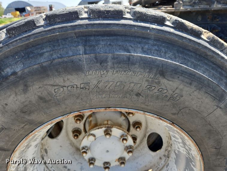 image for item EJ7534 2007 International 8600 semi truck